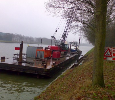 Damwandreparatie vanaf het water