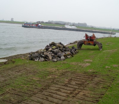 Herstellen oever en steenbestorting