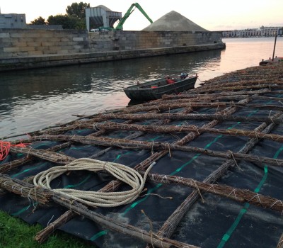 Steenbestorting invaart kanaal